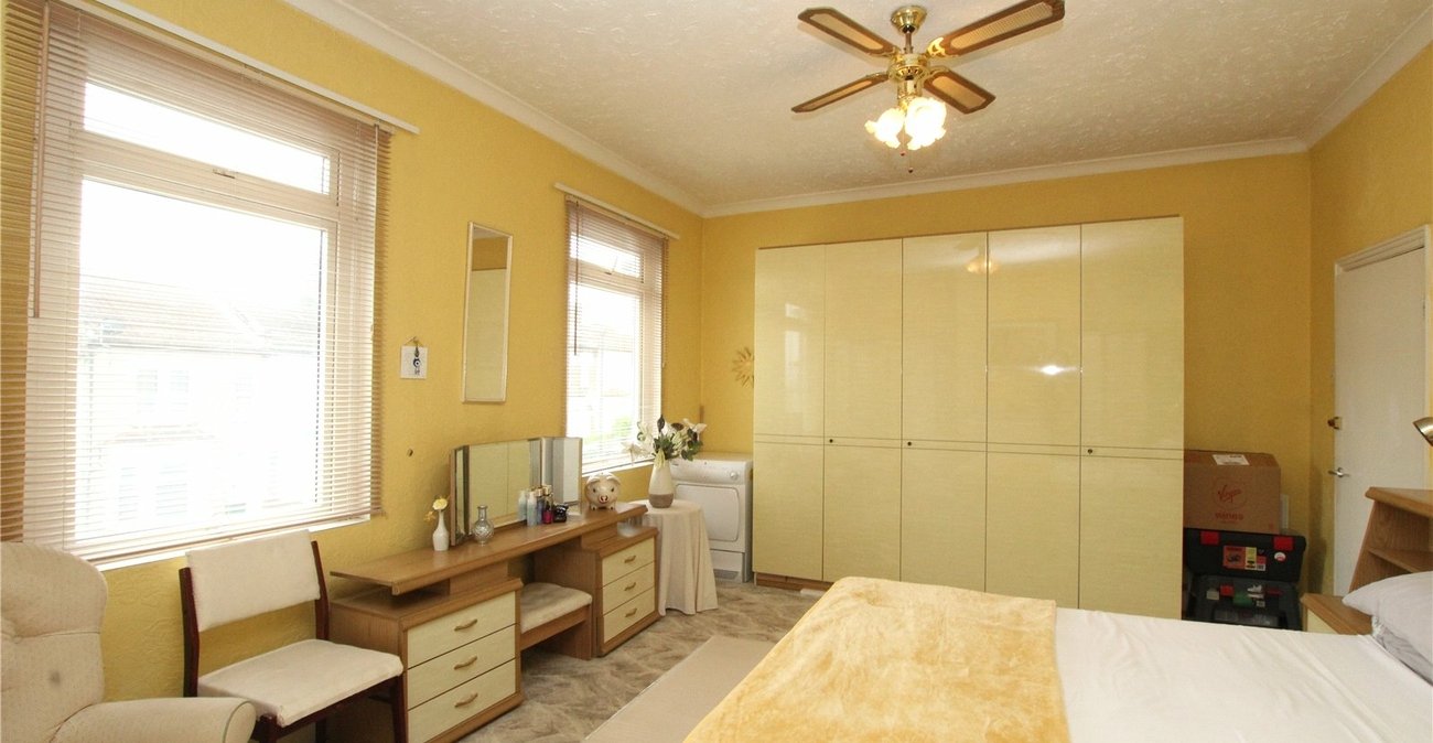 3 bedroom house for sale in London | Robinson Jackson