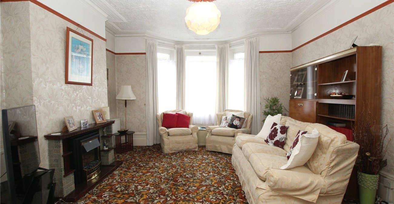 3 bedroom house for sale in London | Robinson Jackson