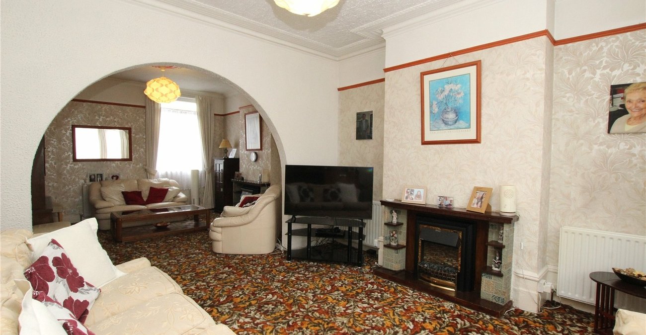 3 bedroom house for sale in London | Robinson Jackson