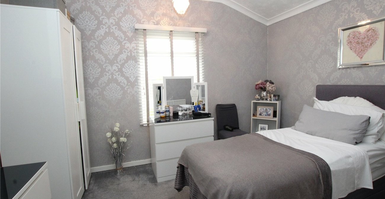 3 bedroom house for sale in London | Robinson Jackson