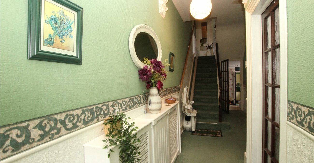 3 bedroom house for sale in London | Robinson Jackson