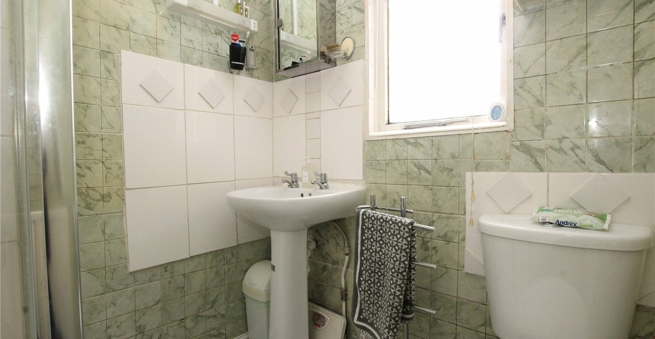 3 bedroom house for sale in London | Robinson Jackson