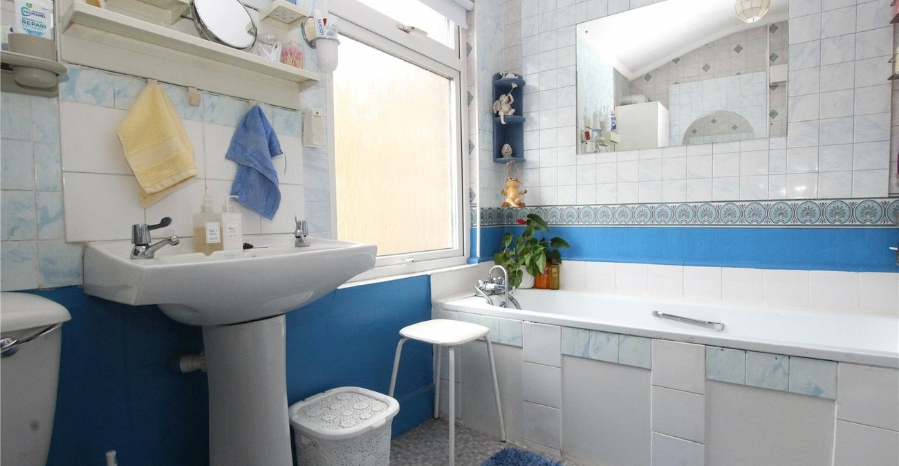 3 bedroom house for sale in London | Robinson Jackson