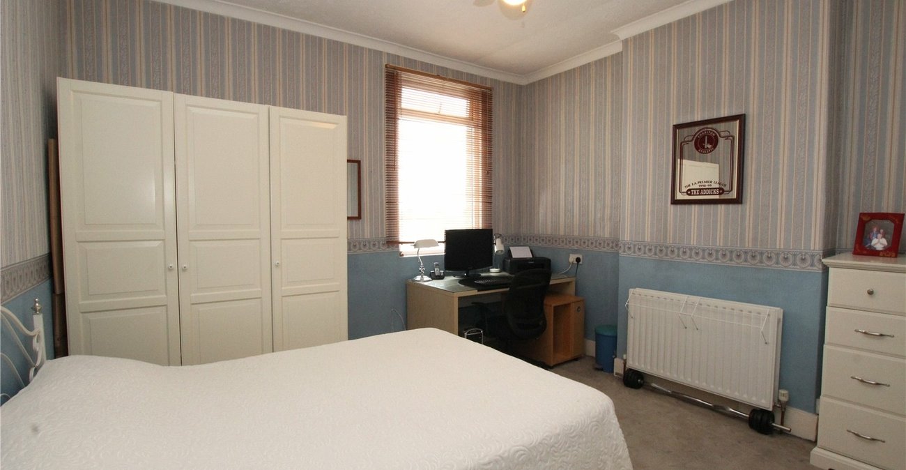 3 bedroom house for sale in London | Robinson Jackson