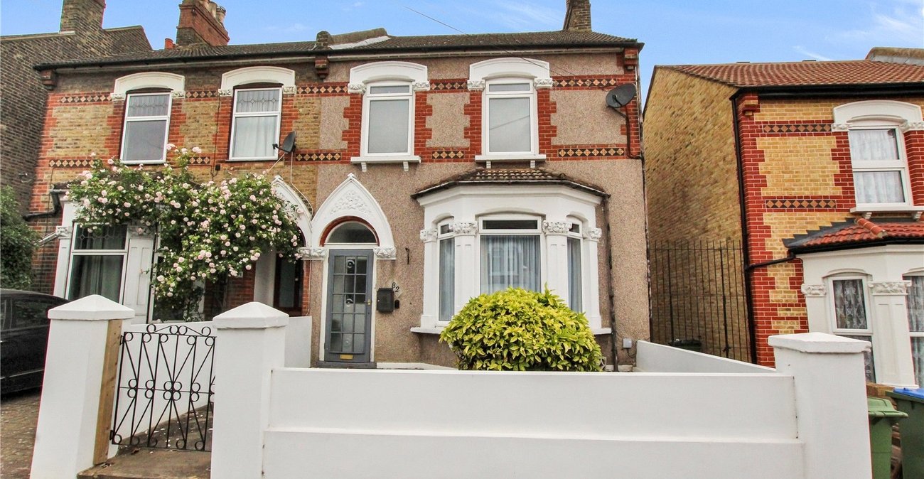 3 bedroom house for sale in London | Robinson Jackson