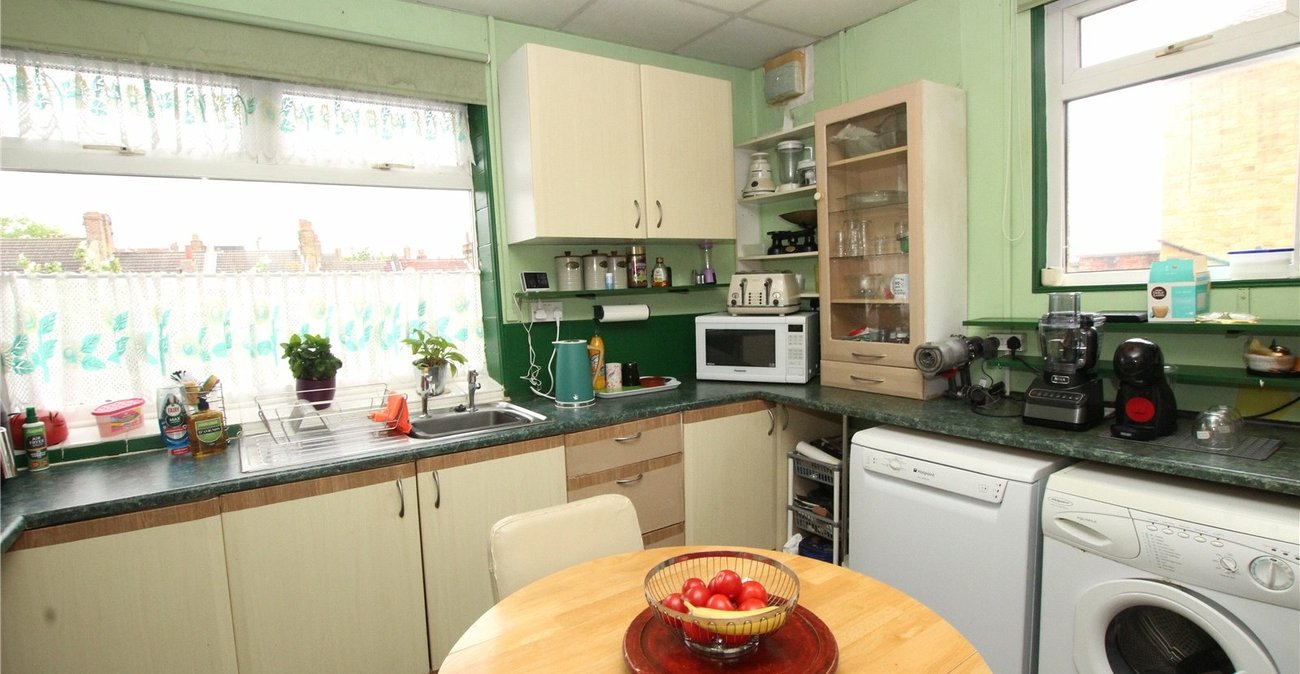 3 bedroom house for sale in London | Robinson Jackson