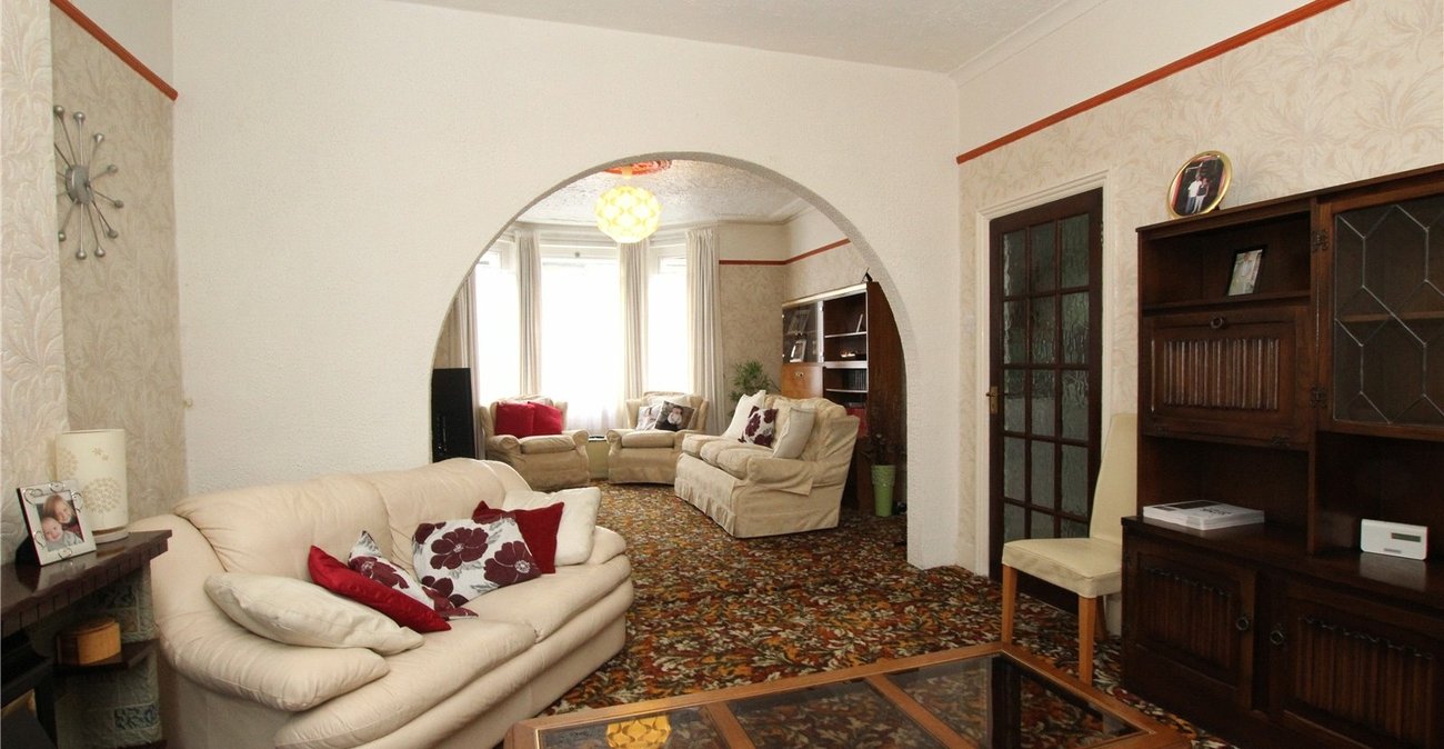 3 bedroom house for sale in London | Robinson Jackson