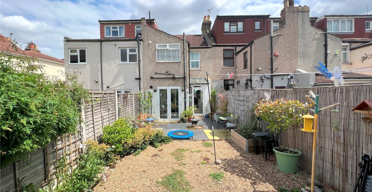 3 bedroom house for sale in Plumstead Common | Robinson Jackson