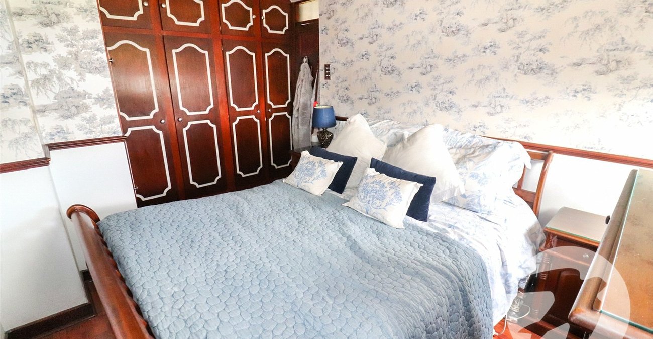 3 bedroom house for sale in Erith | Robinson Jackson