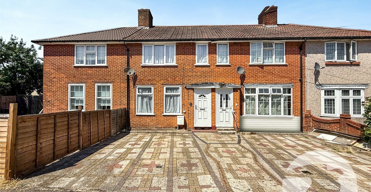 2 bedroom house for sale in London | Robinson Jackson