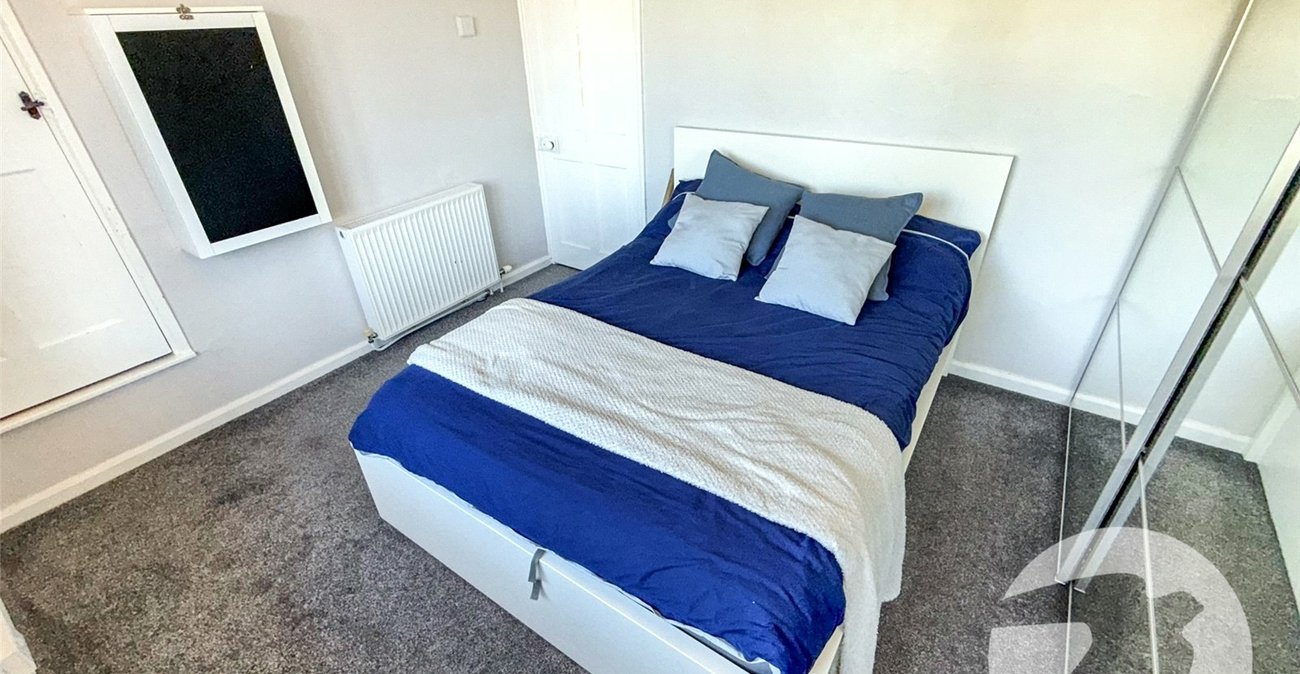 2 bedroom house for sale in London | Robinson Jackson