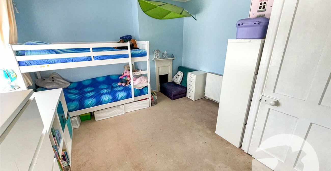 2 bedroom house for sale in London | Robinson Jackson