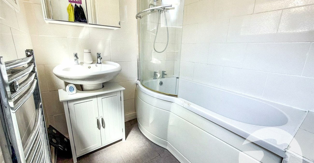 2 bedroom house for sale in London | Robinson Jackson