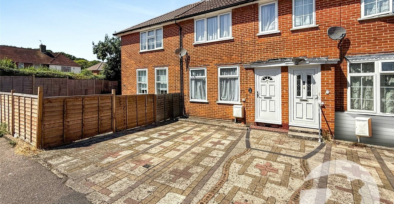 2 bedroom house for sale in London | Robinson Jackson