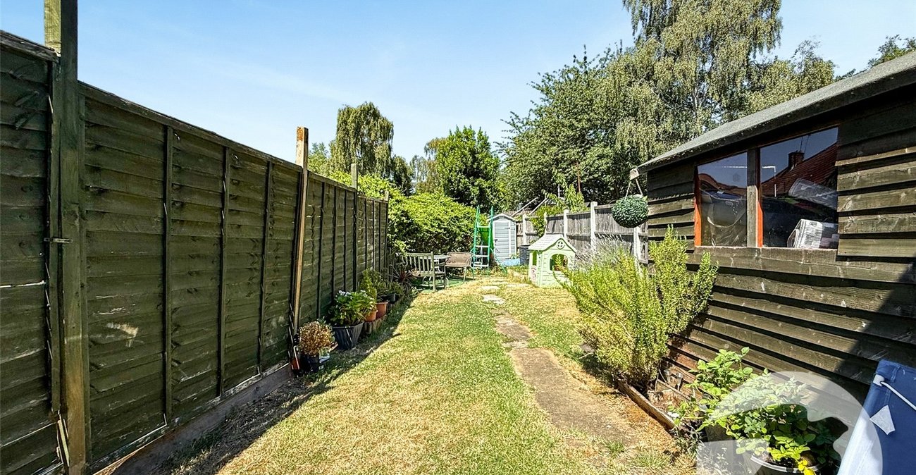 2 bedroom house for sale in London | Robinson Jackson