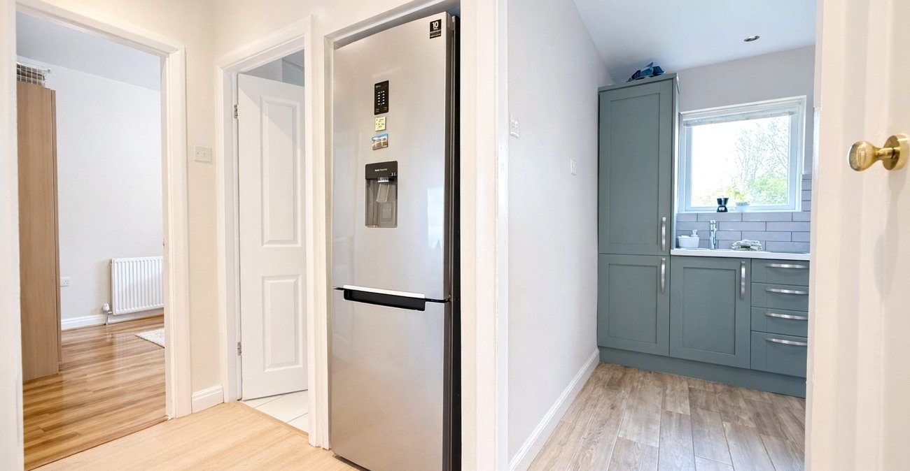 2 bedroom property for sale in London | Robinson Jackson