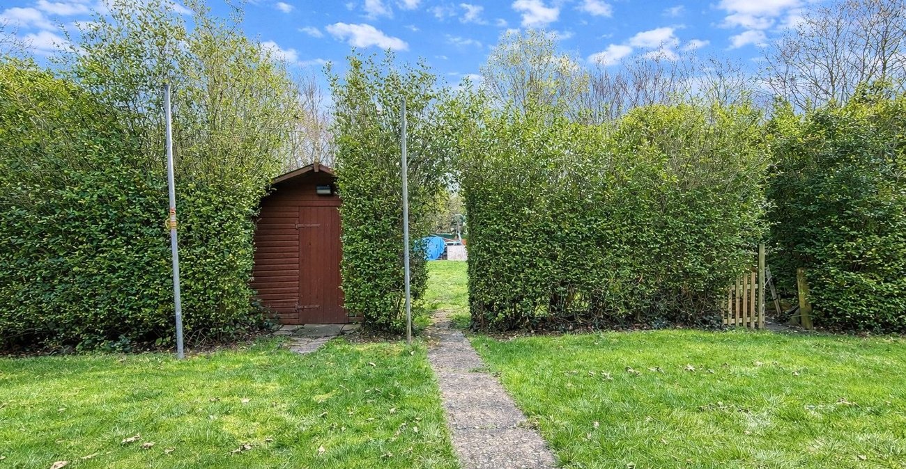 2 bedroom property for sale in London | Robinson Jackson