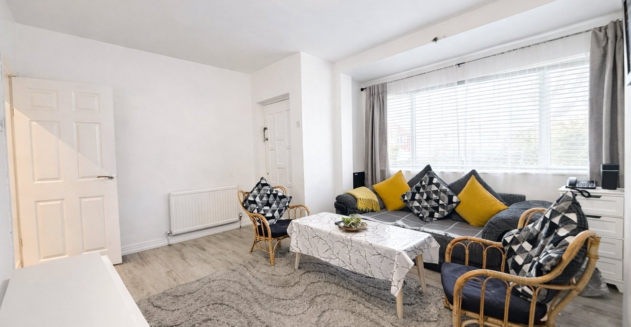 2 bedroom property for sale in London | Robinson Jackson