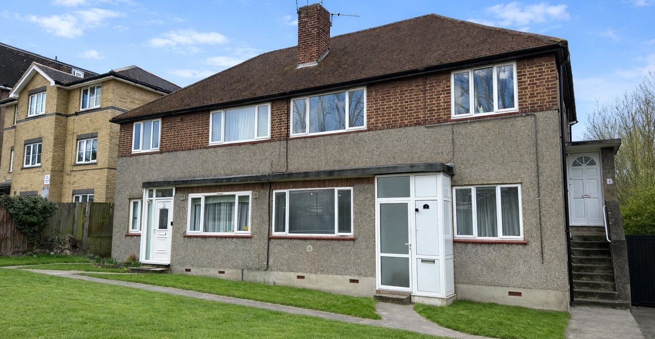 2 bedroom property for sale in London | Robinson Jackson