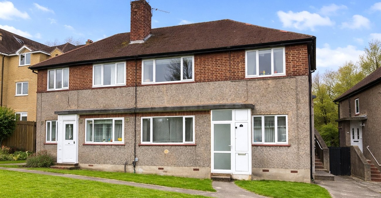 2 bedroom property for sale in London | Robinson Jackson