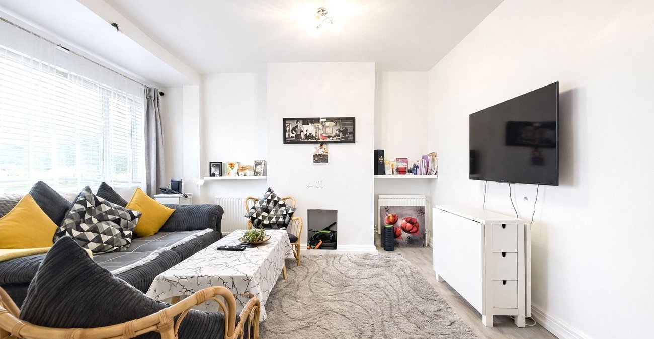 2 bedroom property for sale in London | Robinson Jackson