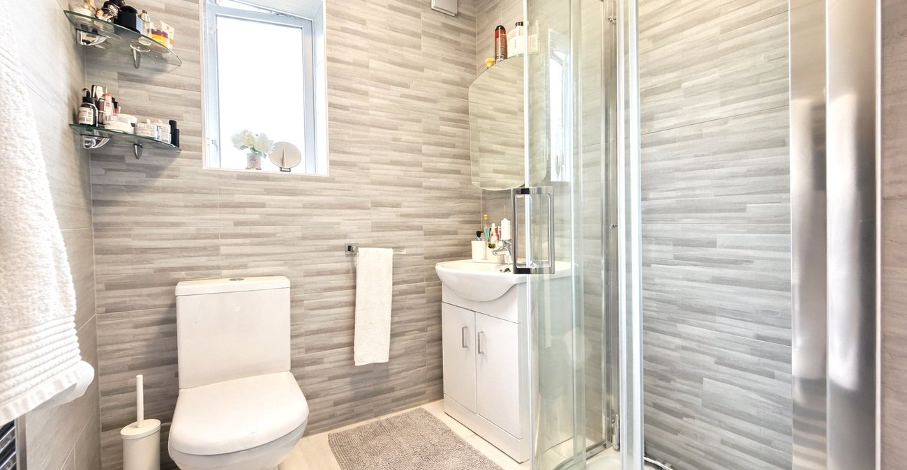 2 bedroom property for sale in London | Robinson Jackson