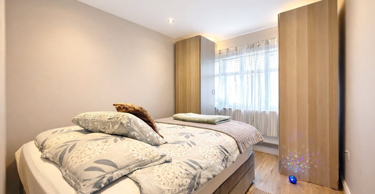 2 bedroom property for sale in London | Robinson Jackson