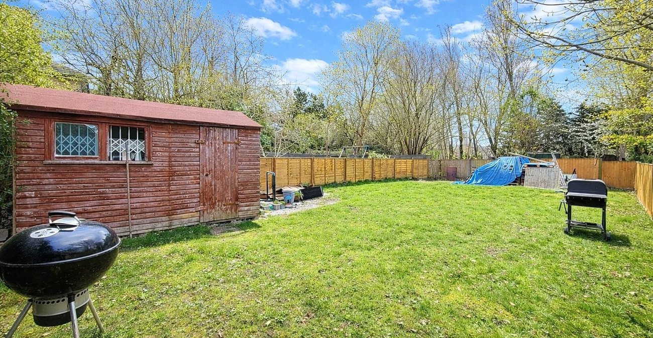 2 bedroom property for sale in London | Robinson Jackson