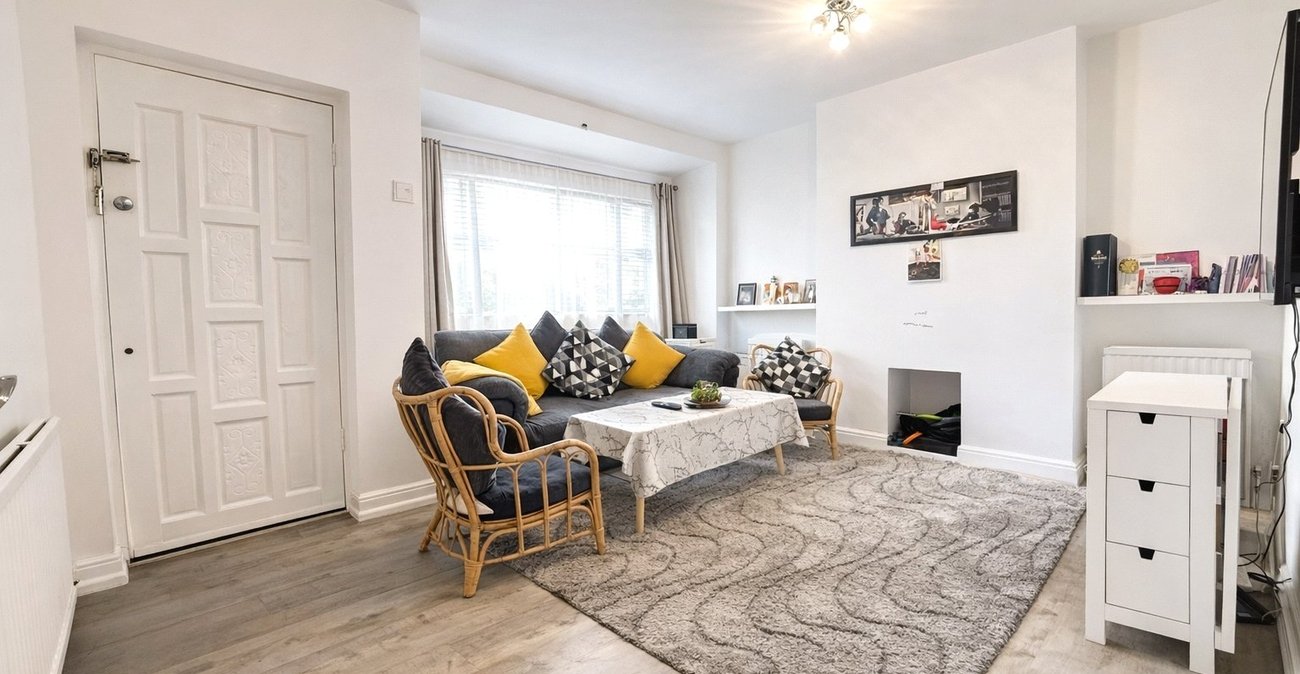 2 bedroom property for sale in London | Robinson Jackson