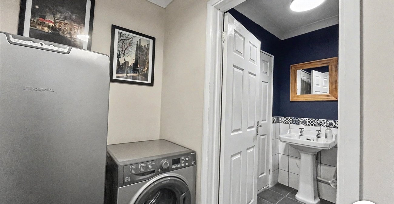 2 bedroom house for sale in Walderslade | Robinson Michael & Jackson