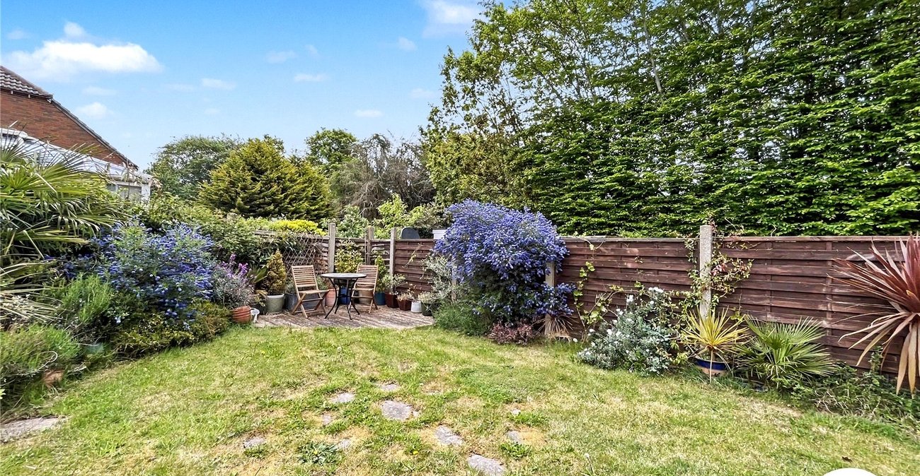 2 bedroom house for sale in Walderslade | Robinson Michael & Jackson
