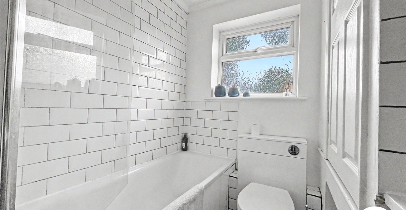 2 bedroom house for sale in Walderslade | Robinson Michael & Jackson