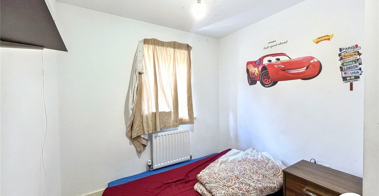 2 bedroom property for sale in Wainscott | Robinson Michael & Jackson