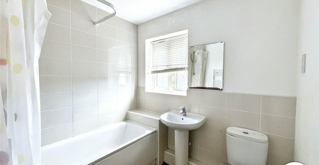 2 bedroom property for sale in Wainscott | Robinson Michael & Jackson