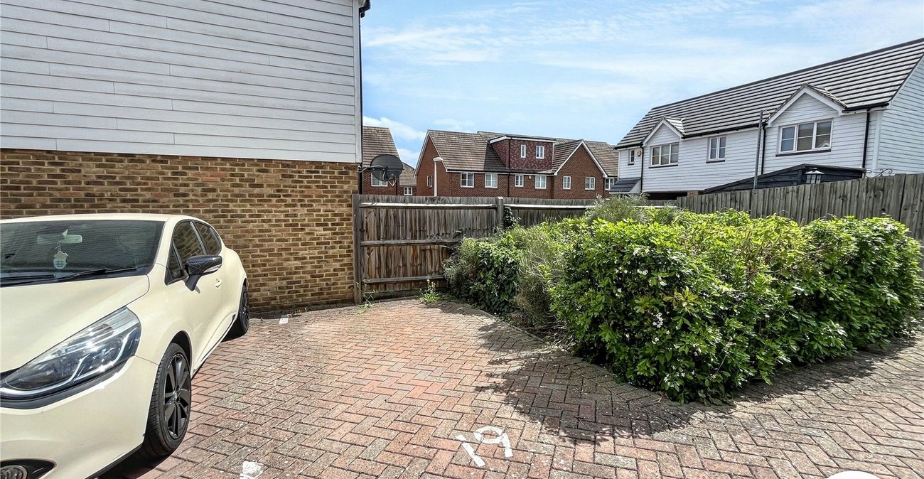 2 bedroom property for sale in Wainscott | Robinson Michael & Jackson