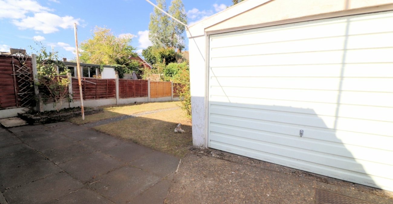 2 bedroom bungalow for sale in Erith | Robinson Jackson