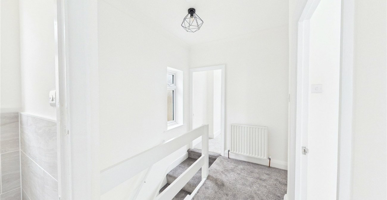 4 bedroom house for sale in London | Robinson Jackson