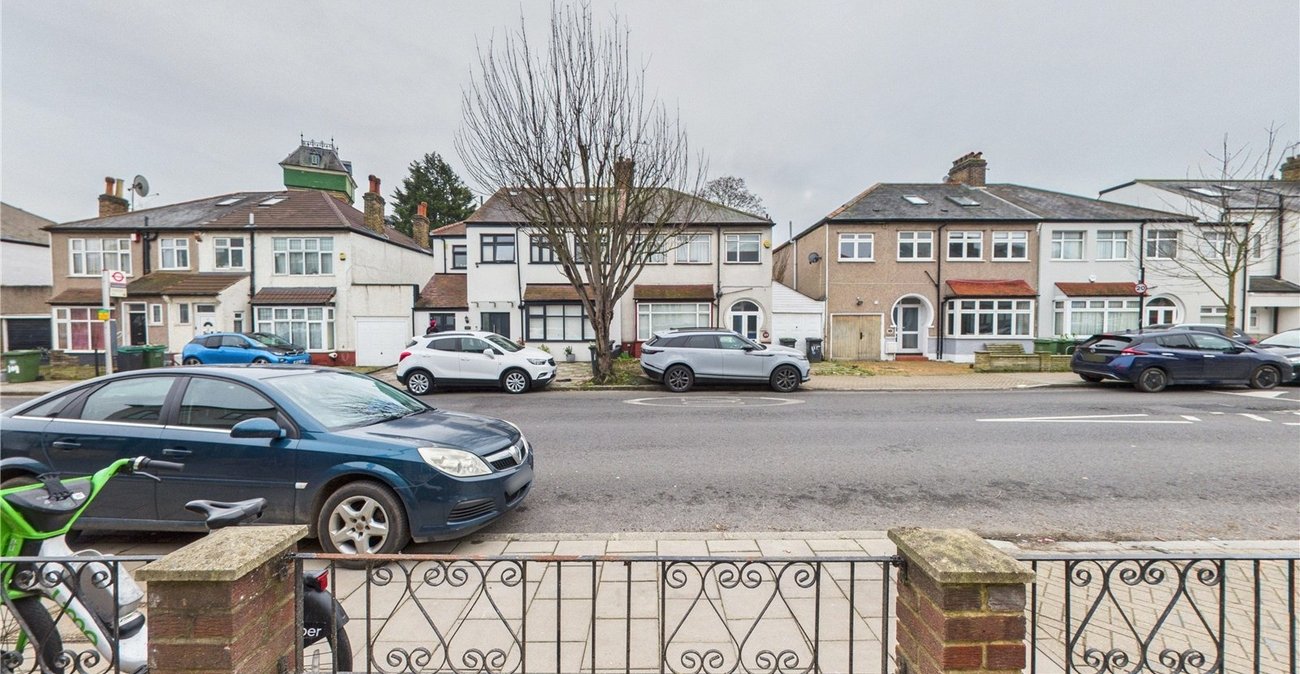 4 bedroom house for sale in London | Robinson Jackson