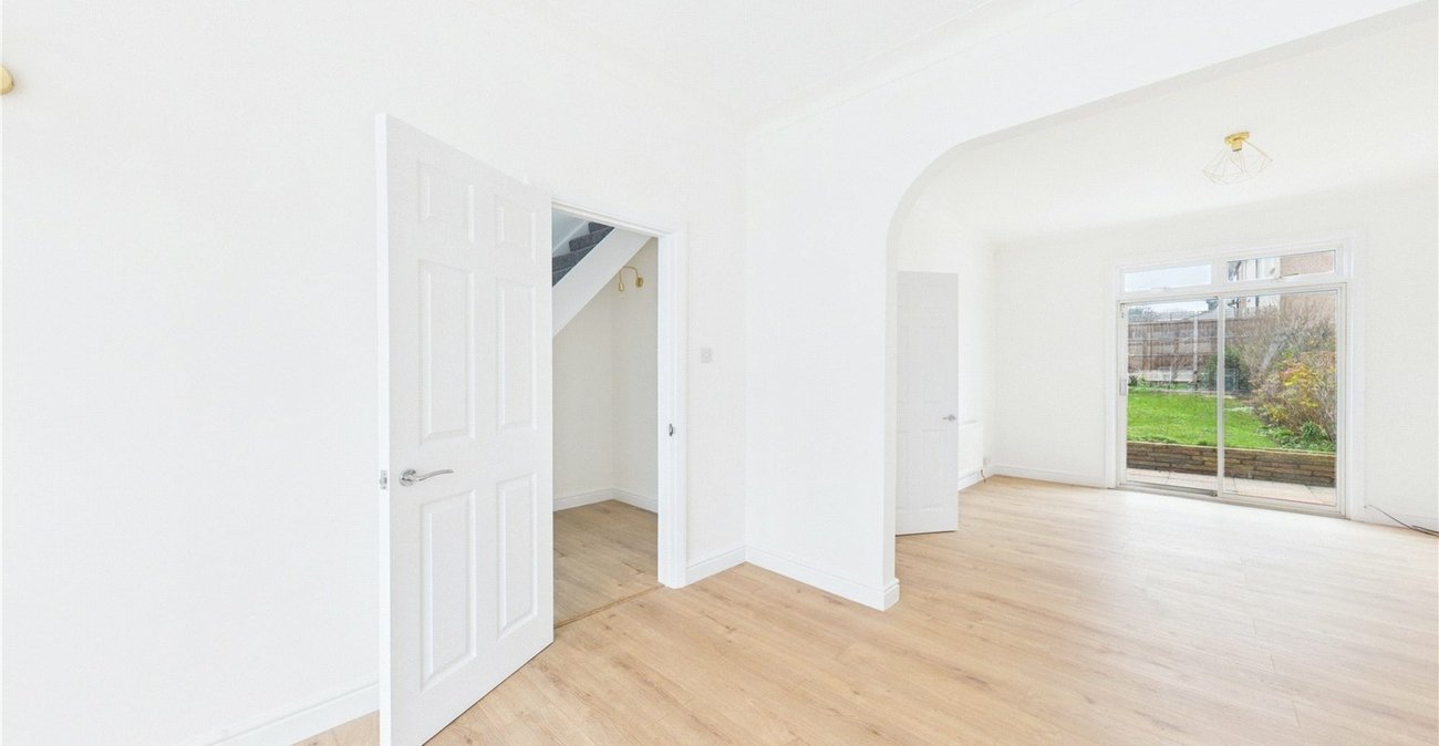 4 bedroom house for sale in London | Robinson Jackson