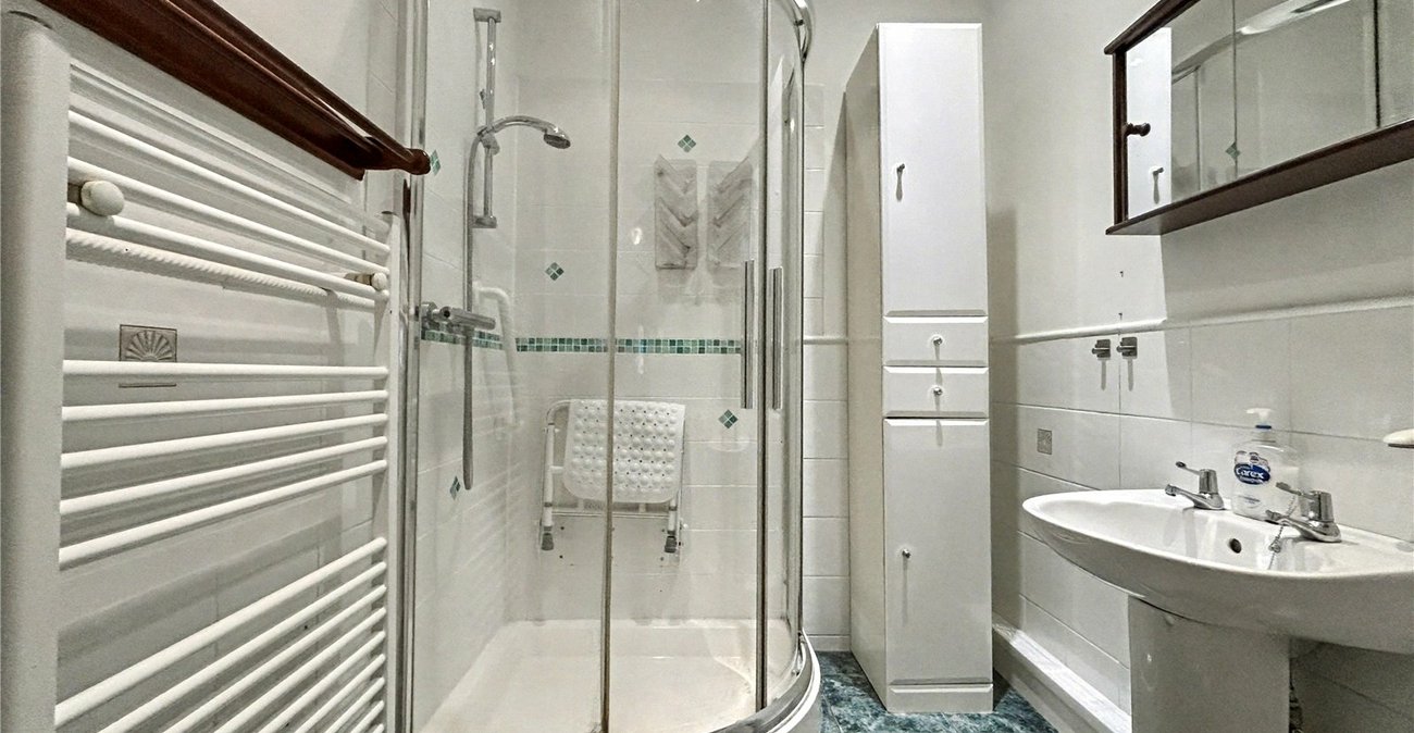 2 bedroom bungalow for sale in Upchurch | Robinson Michael & Jackson