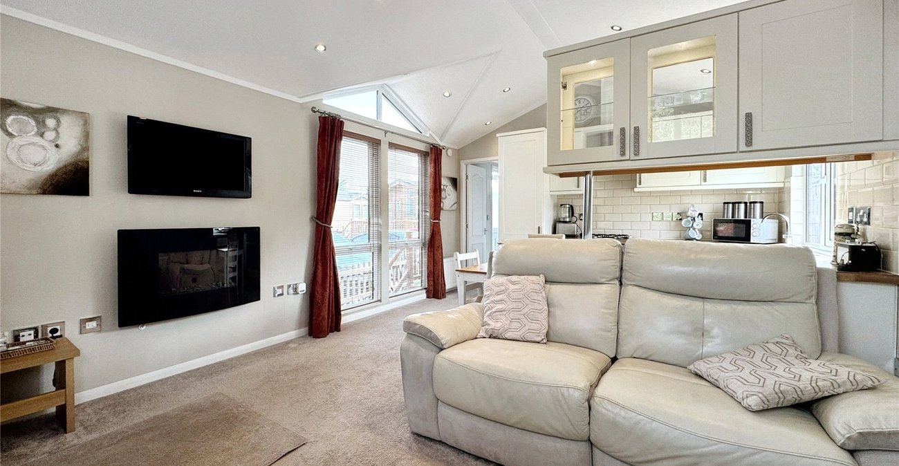 2 bedroom bungalow for sale in Boughton Monchelsea | Robinson Michael & Jackson