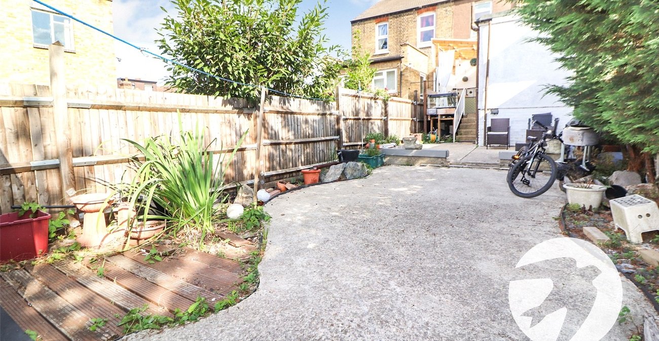 3 bedroom house for sale in Erith | Robinson Jackson