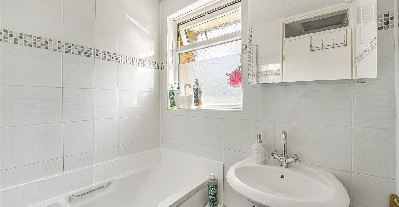 3 bedroom house for sale in Greenhithe | Robinson Jackson