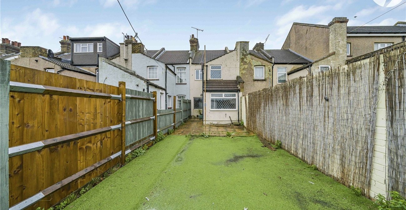 3 bedroom house for sale in Swanscombe | Robinson Jackson