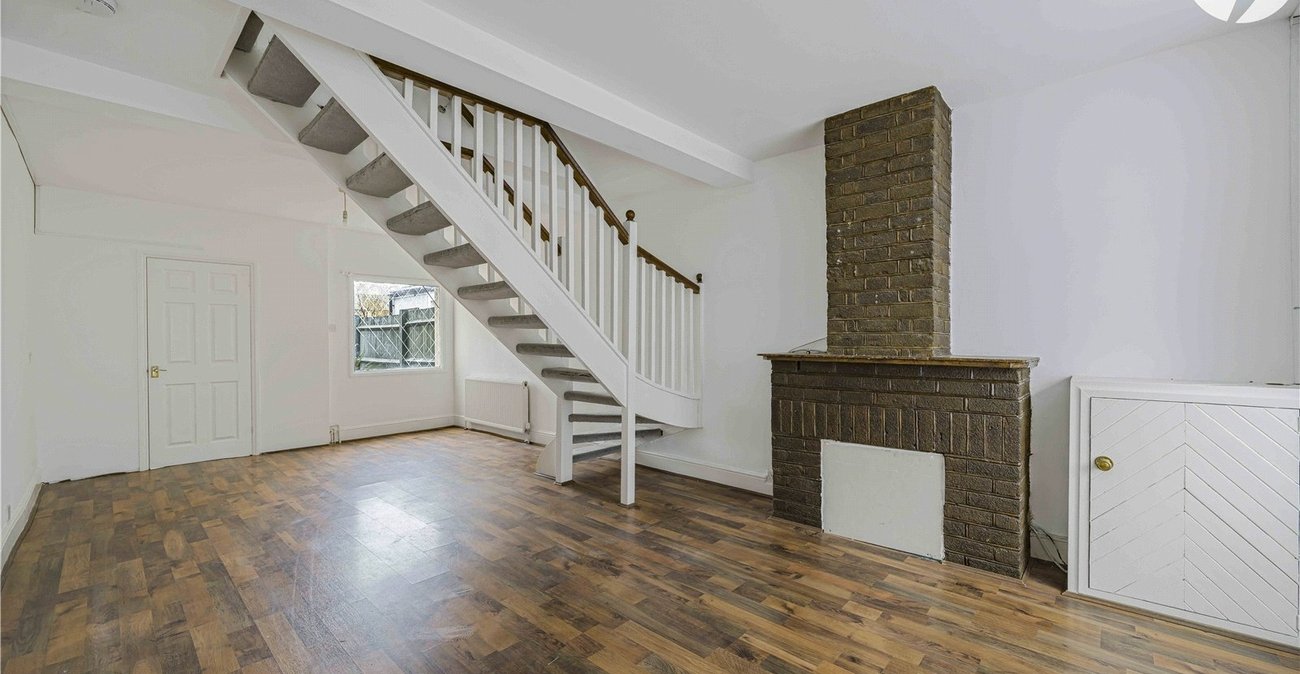 3 bedroom house for sale in Swanscombe | Robinson Jackson