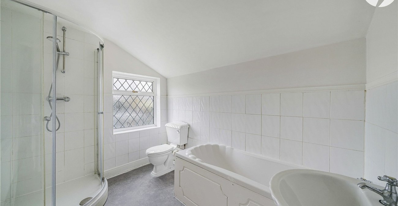 3 bedroom house for sale in Swanscombe | Robinson Jackson