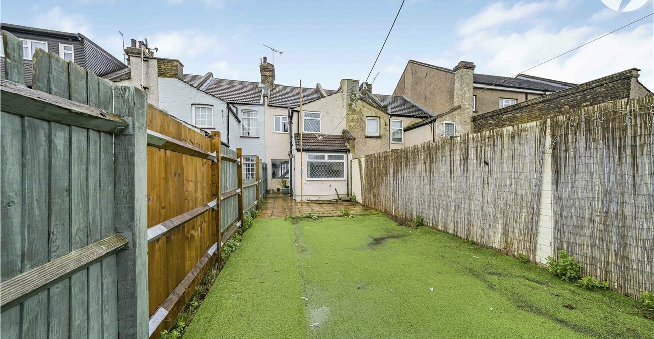 3 bedroom house for sale in Swanscombe | Robinson Jackson