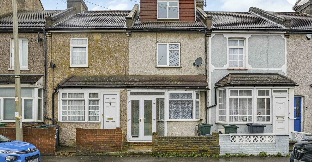 3 bedroom house for sale in Swanscombe | Robinson Jackson