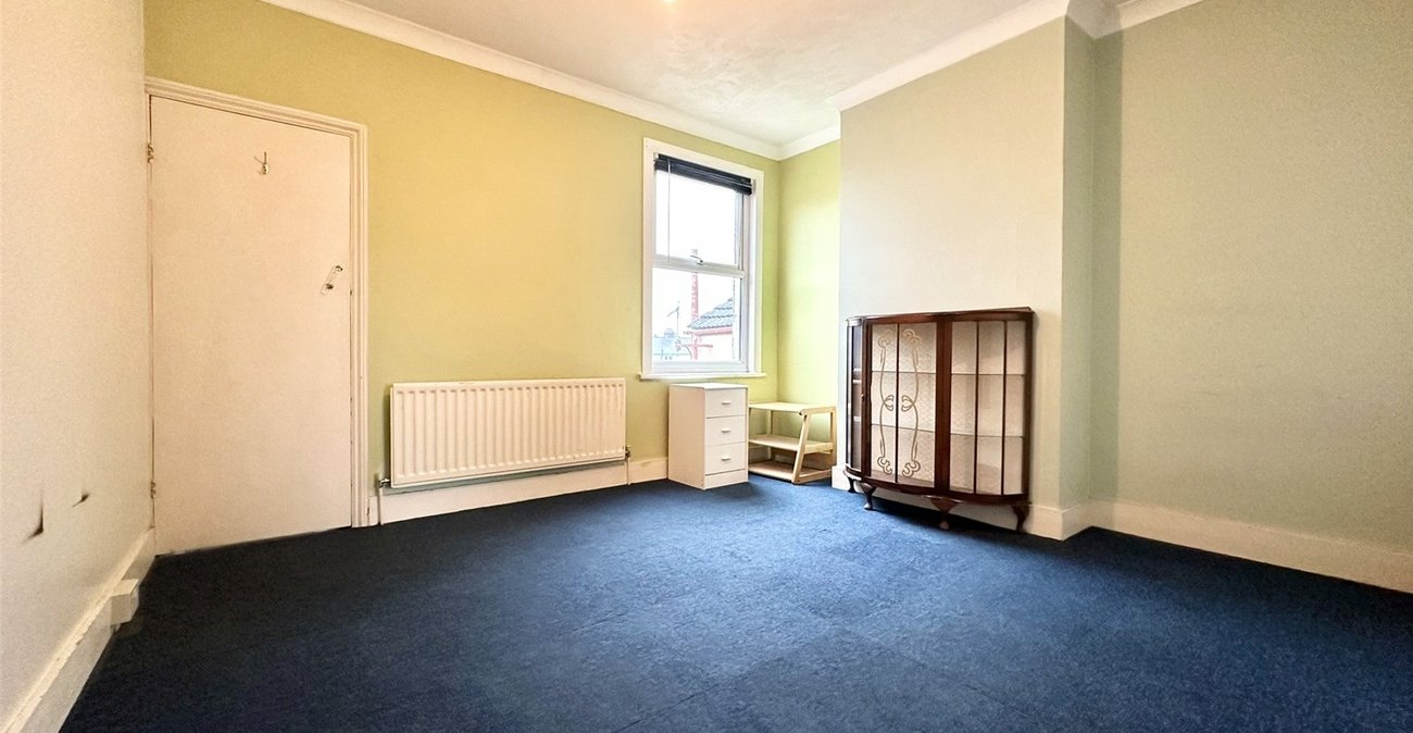 2 bedroom house for sale in Swanscombe | Robinson Jackson