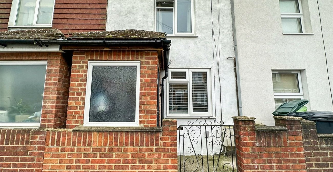 2 bedroom house for sale in Swanscombe | Robinson Jackson